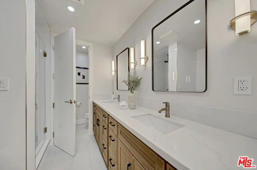 7560 Hollywood Boulevard #106 photo 16