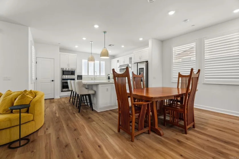 444 Bunsen Street photo 17