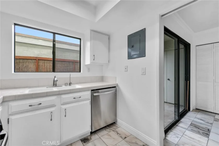 229 W Wilson Street #10 photo 17