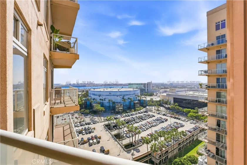 488 E Ocean #1518 photo 2