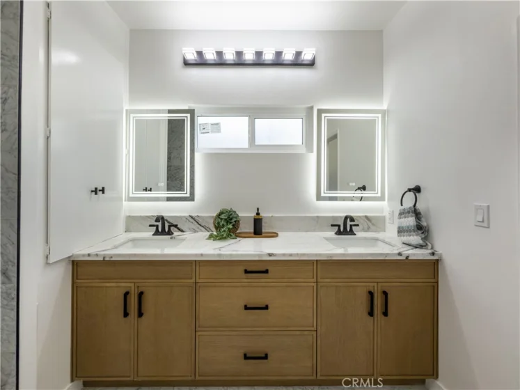 1944 Glendon Avenue #209 photo 47