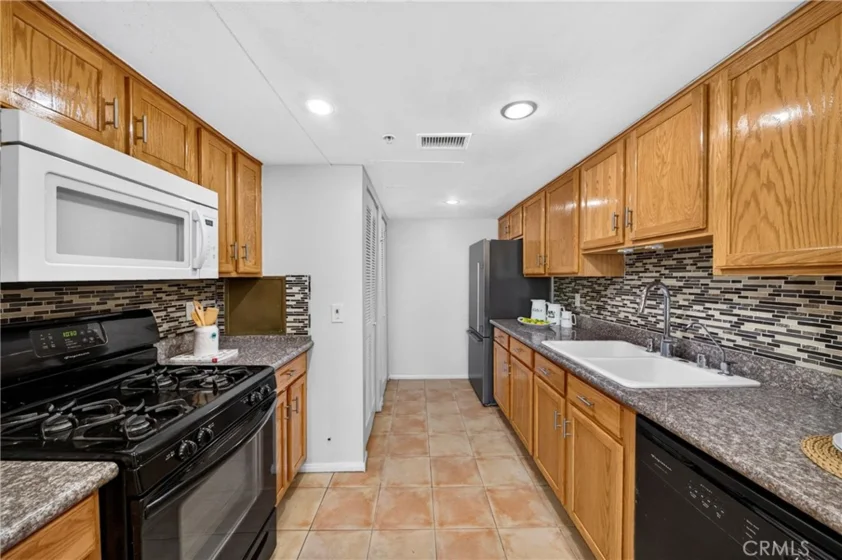11124 Burbank Boulevard #108 photo 10