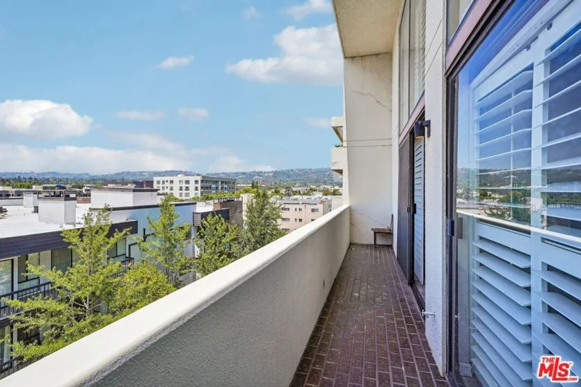 325 N Oakhurst Drive #PH2 photo 52