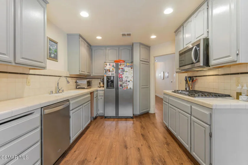 5200 White Oak Avenue #30 photo 10