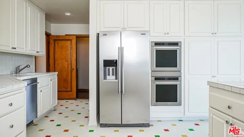 1220 Roxbury Drive #302 photo 9