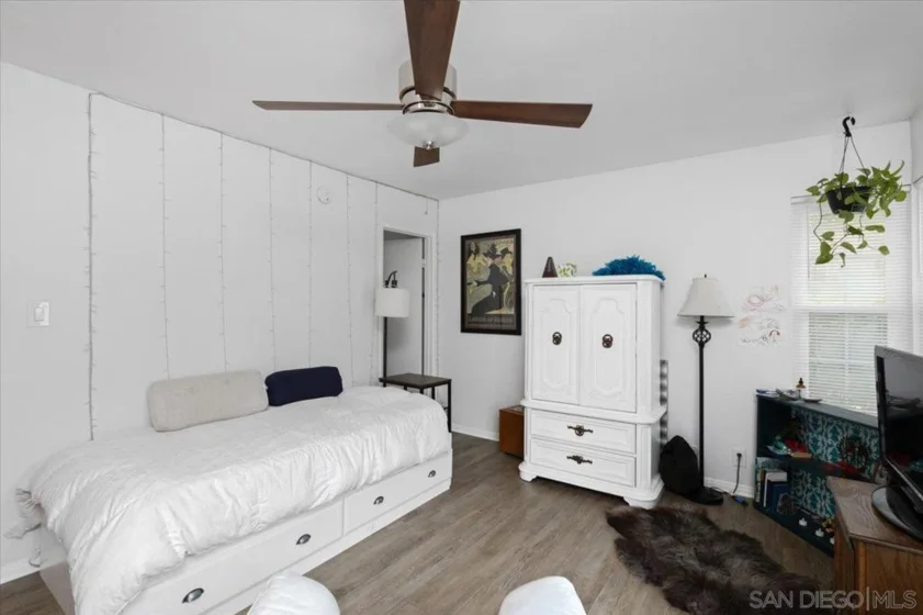 1651 S Juniper Street #242 photo 3