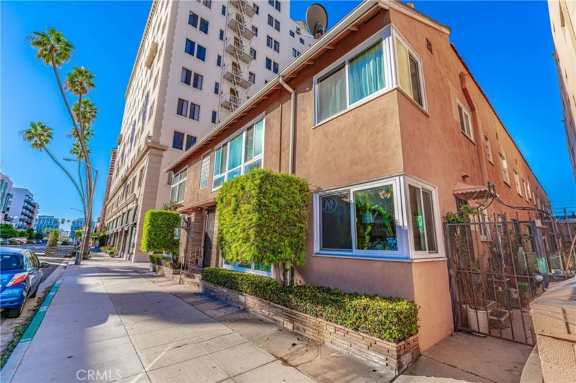 325 Cedar photo 2