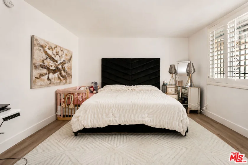 2385 Roscomare Road #D17 photo 15