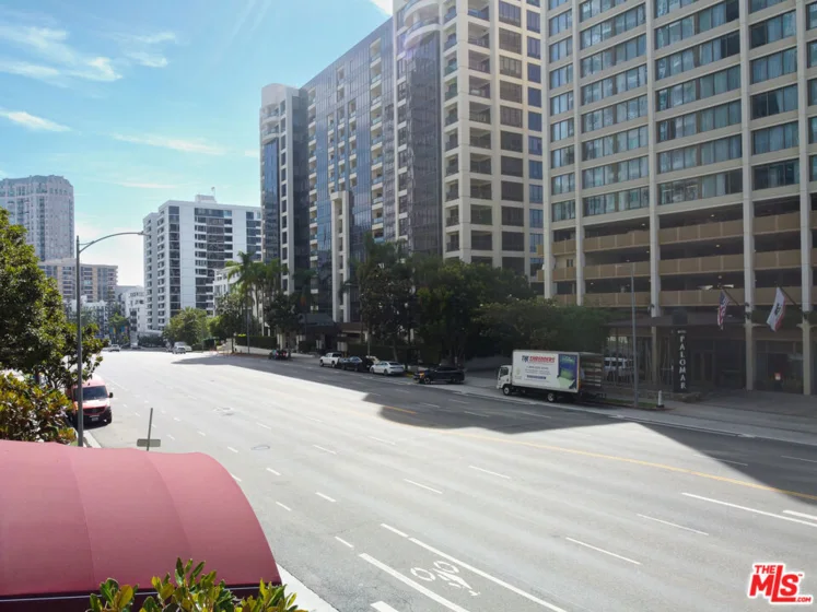 10747 Wilshire Boulevard #PH4 photo 2