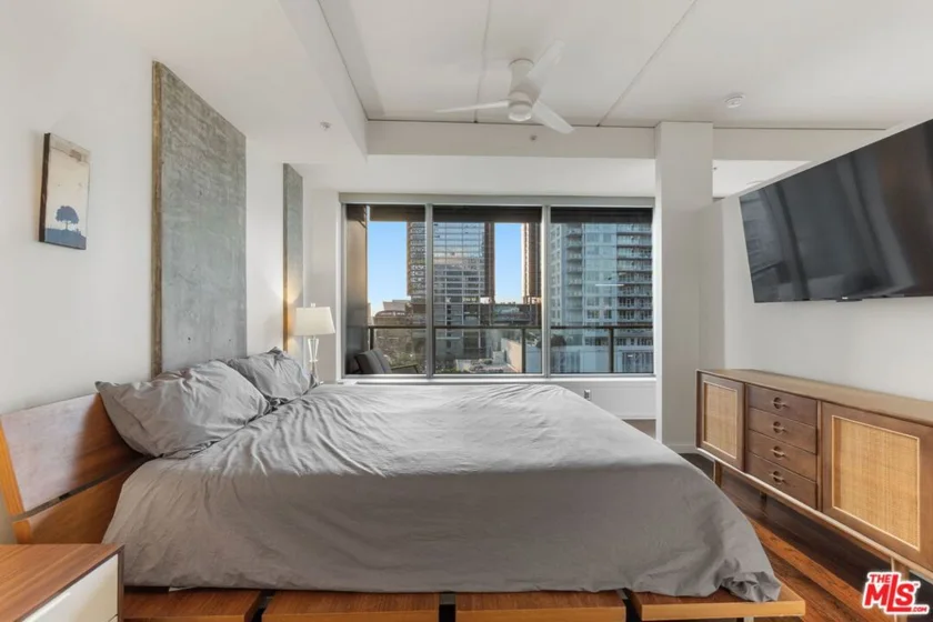 1155 S Grand Avenue #808 photo 3