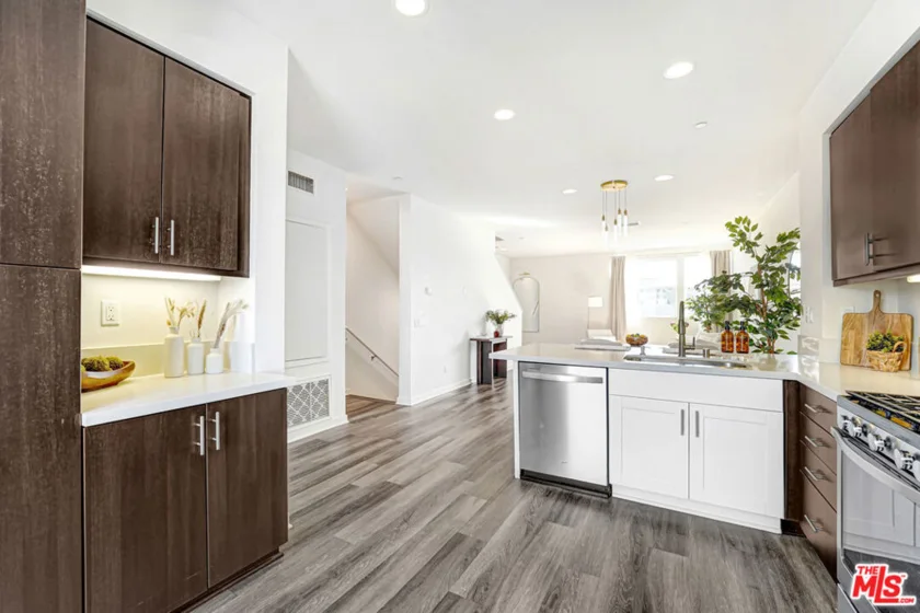 3945 Eagle Rock Boulevard #50 photo 12
