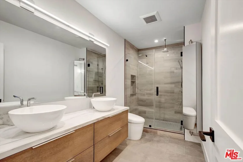 439 N Doheny Drive #204 photo 27