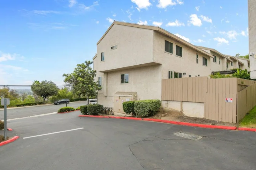 354 Travelodge Drive photo 33