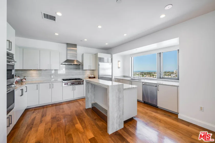 10800 Wilshire Boulevard #1101 photo 15
