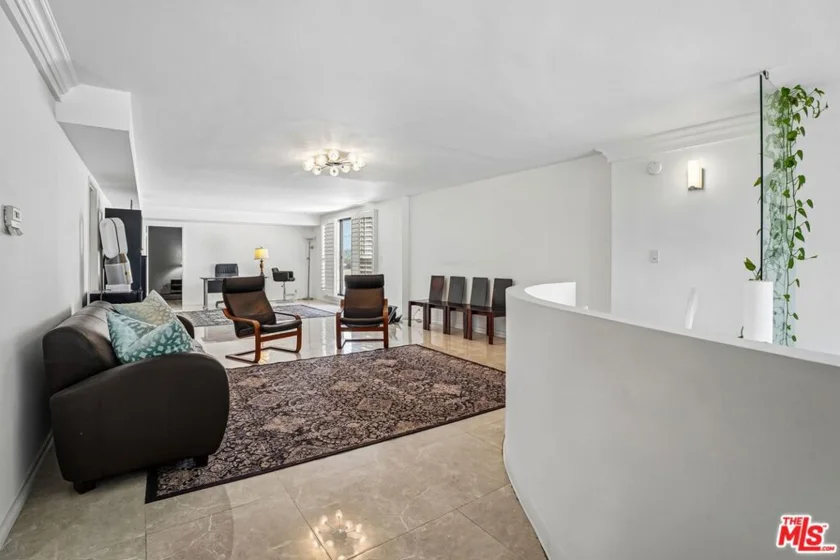 325 N Oakhurst Drive #PH2 photo 38
