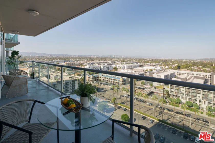 13600 Marina Pointe Drive #1605 photo 20