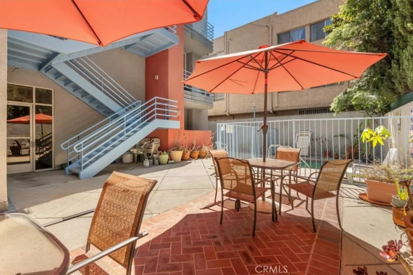 5151 Balboa #303 photo 31