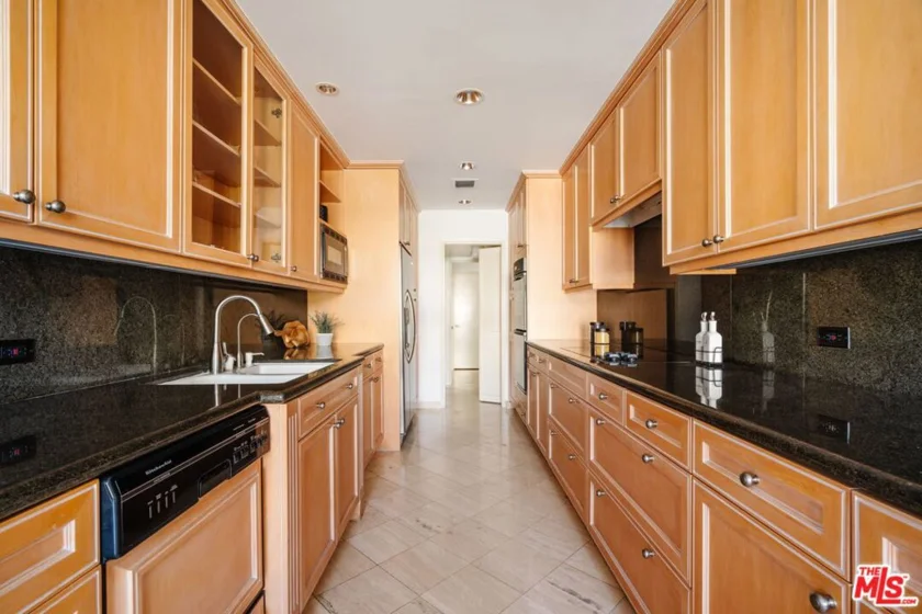 121 S Palm Drive #401 photo 17