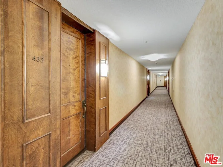 121 S Hope Street #433 photo 3