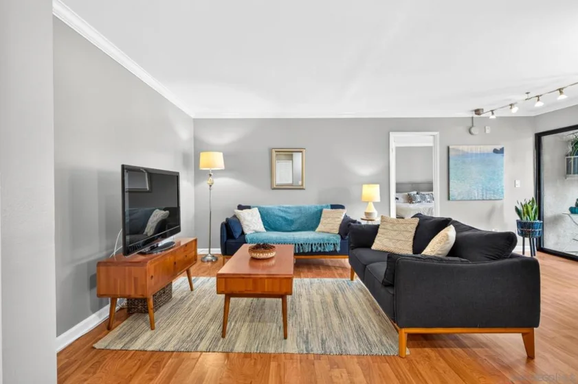 6924 Hyde Park #220 photo 33