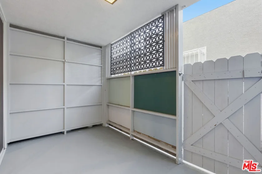 141 W Hillcrest Boulevard #2 photo 33