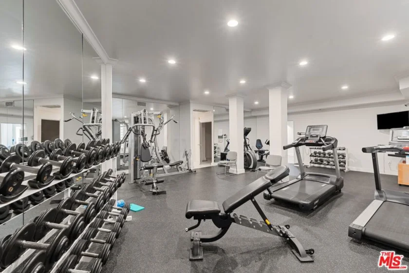 390 S Sepulveda Boulevard #409 photo 28