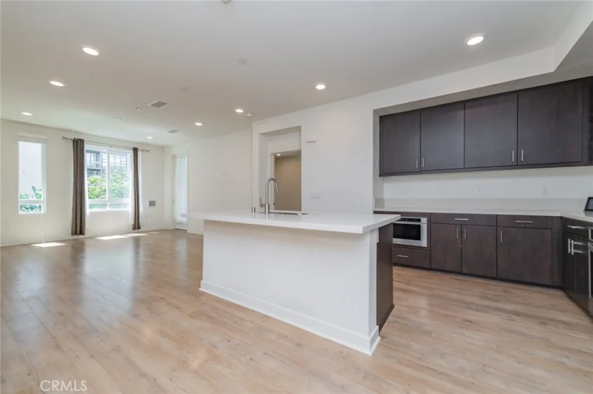 2414 Nolita photo 2