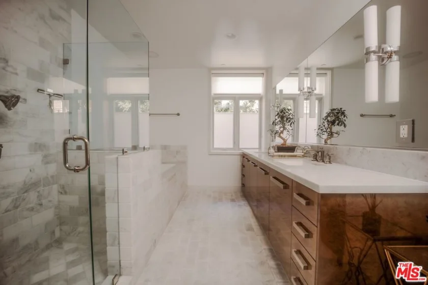 447 N Doheny Drive #104 photo 14