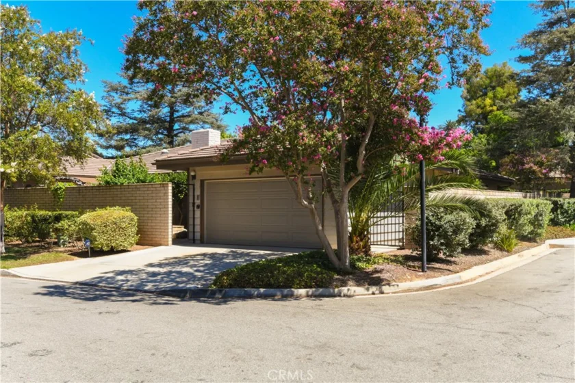 5468 Apricot Lane photo 1