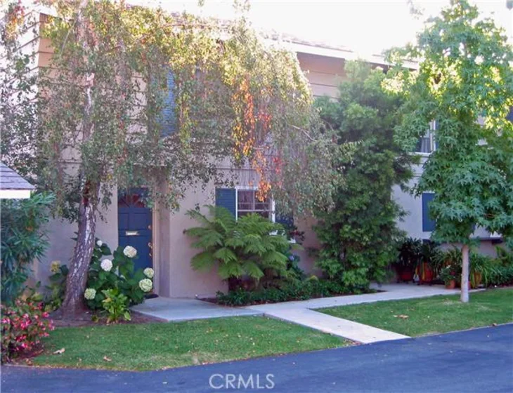 413 Gloucester Drive photo 1