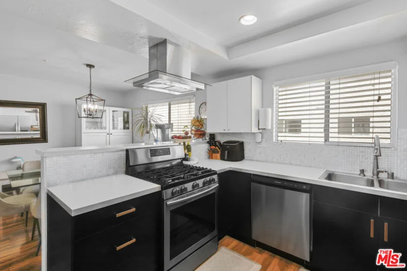 18550 Hatteras Street #100 photo 18