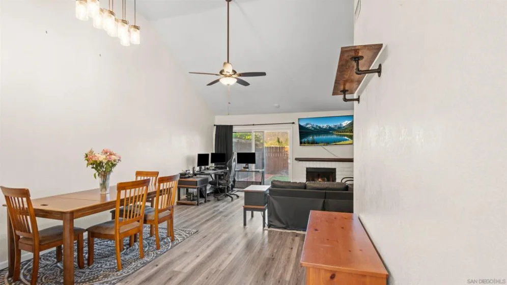 422 Devonshire Gln photo 8