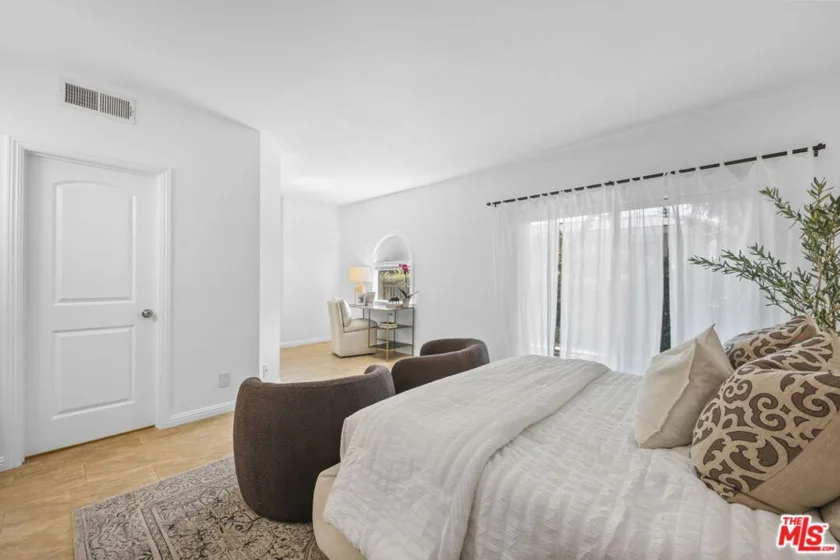 2677 Centinela Avenue #203 photo 15