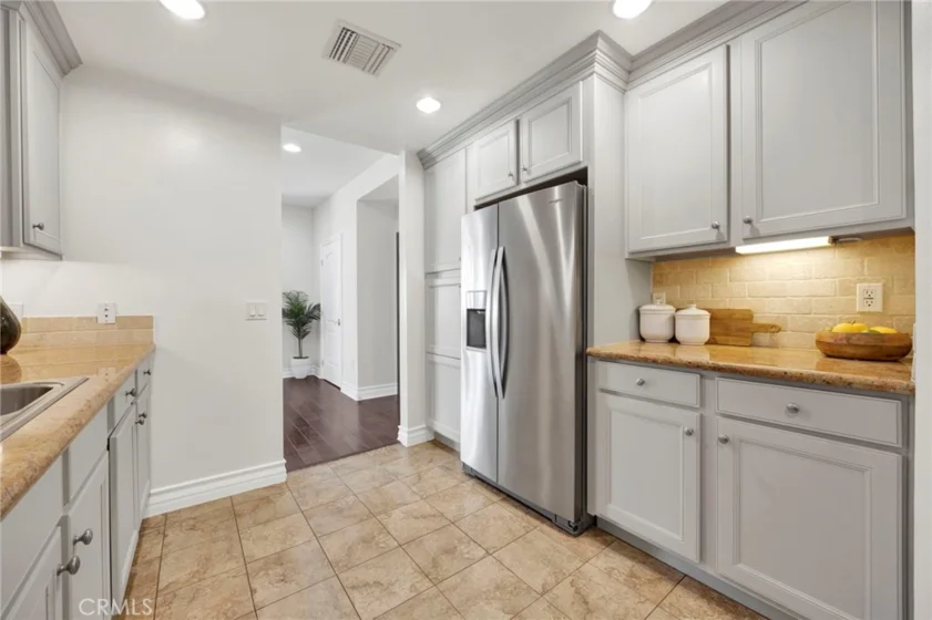 1726 S Bentley Avenue #403 photo 28