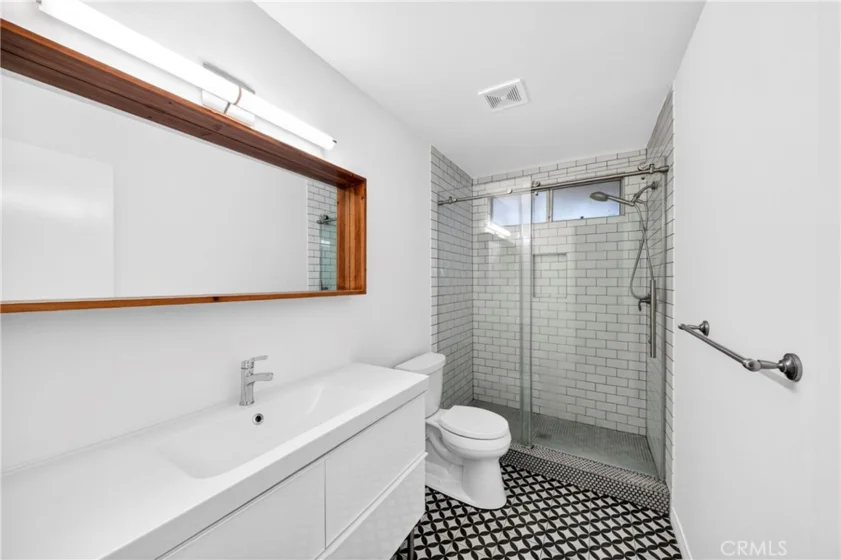 15020 Victory Boulevard #104 photo 12