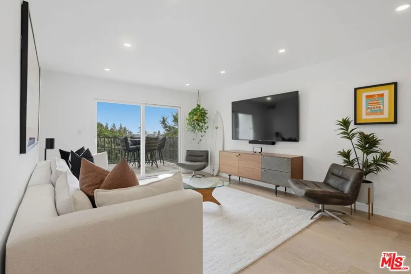 1230 Horn Avenue #305 photo 2