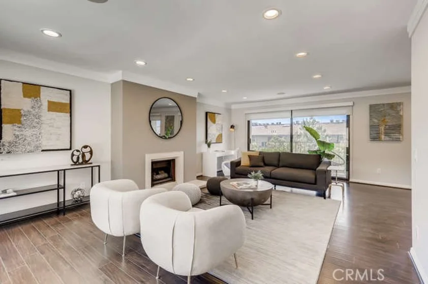 321 E Stocker Street #301 photo 1