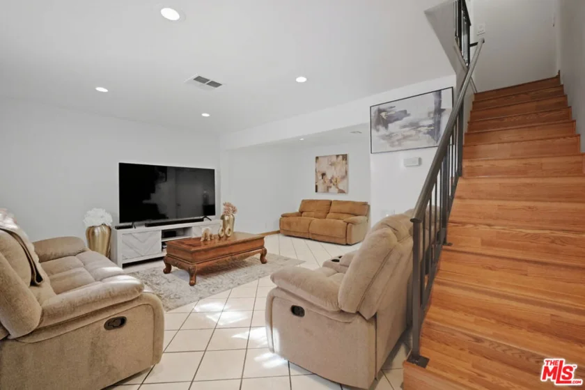 7422 Hazeltine Avenue #3 photo 3