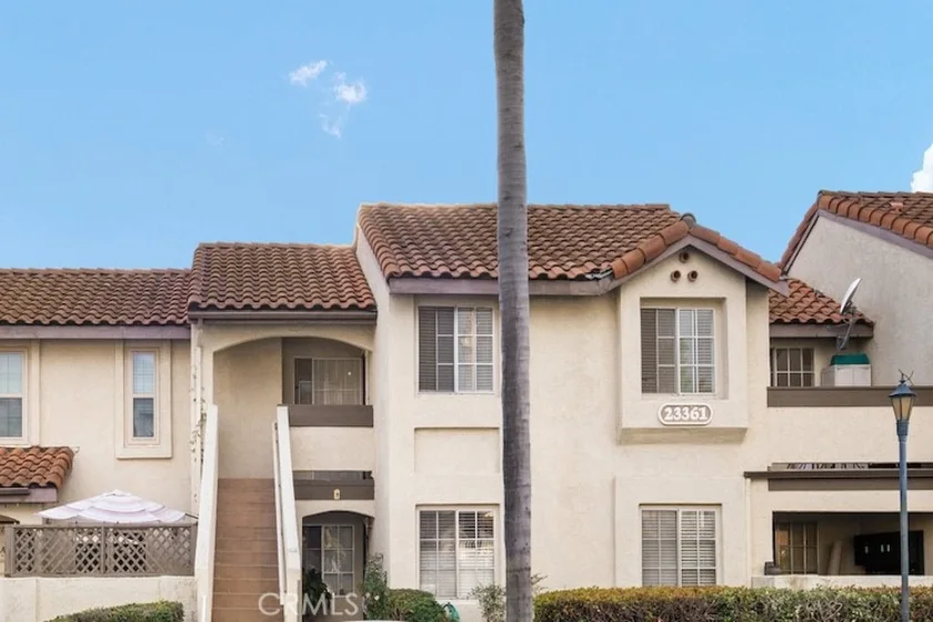 23361 La Crescenta #D-282 photo 1