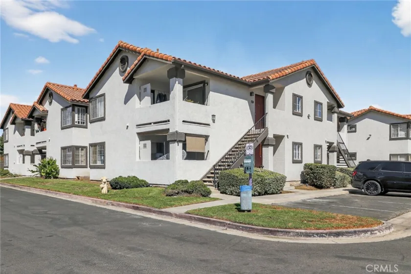 16377 Lakeshore #4F photo 1