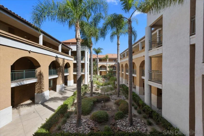 2150 Camino De La Reina #4204 photo 34