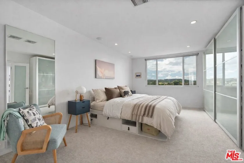 2385 Roscomare Road #F10 photo 10