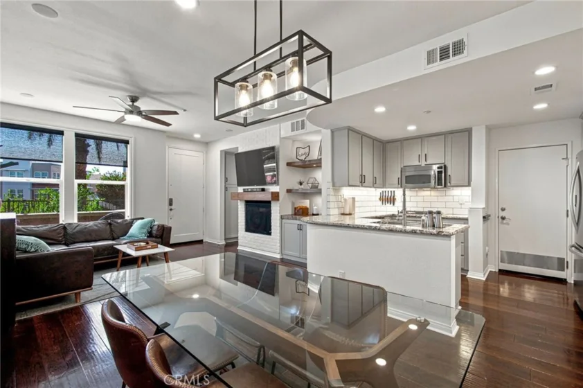 12 Midtown photo 3