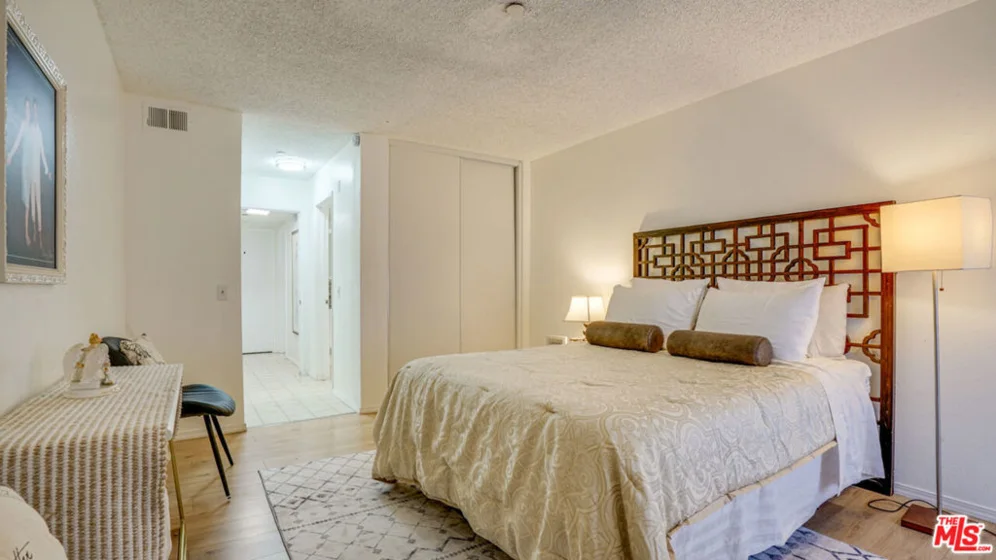 302 E Chestnut Avenue #215 photo 16