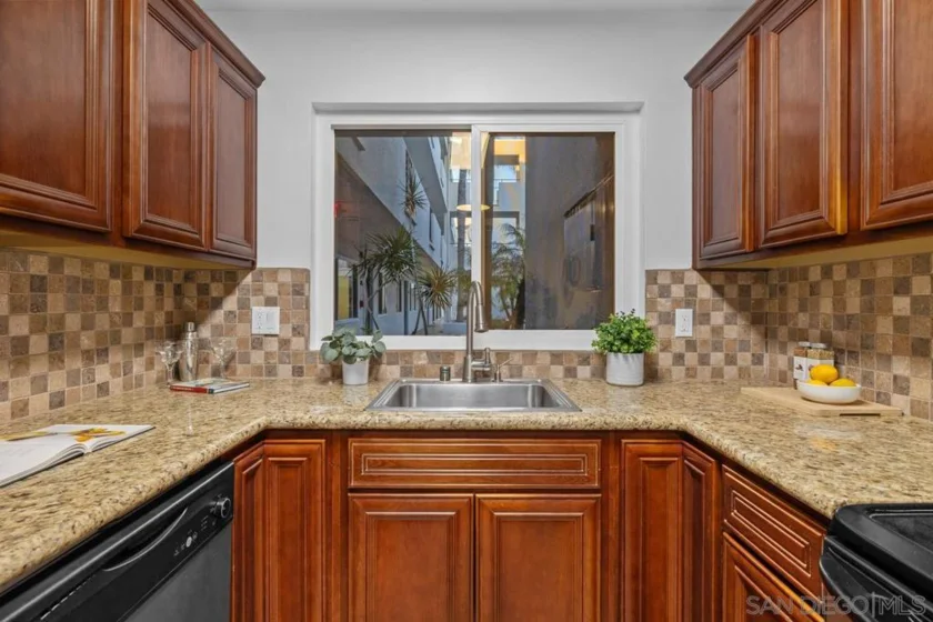 1030 Robinson Avenue #210 photo 44