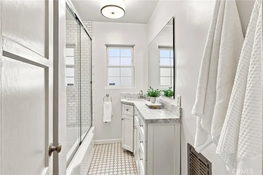 15034 Dickens Street #4 photo 12