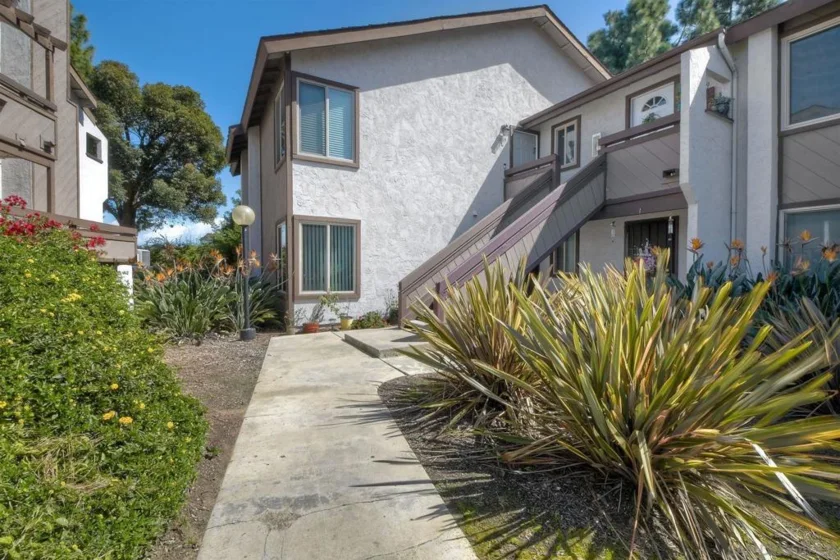 1689 Melrose Avenue photo 1
