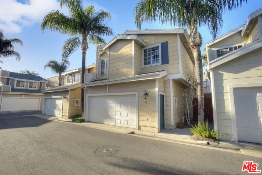 17726 Kinzie Street #18 photo 1
