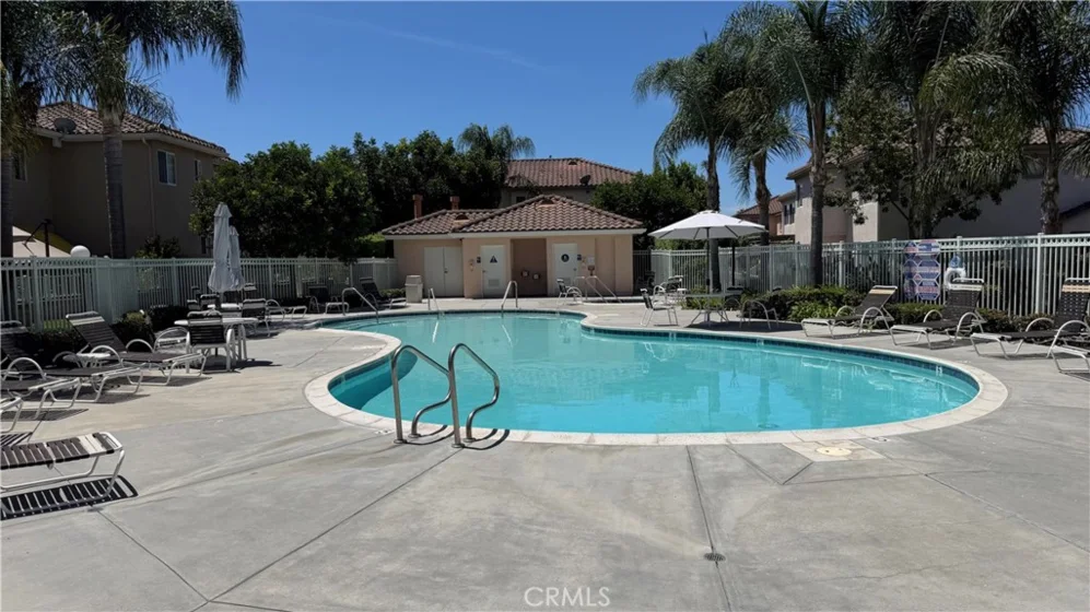 27451 Embassy Way photo 4