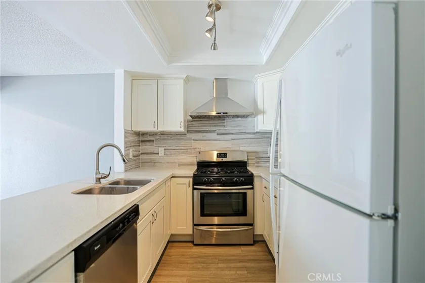 8431 Larson #9 photo 12